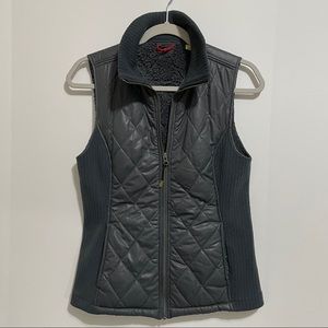 Ascend Zip Up Quilted Vest Fur Lining | Size S